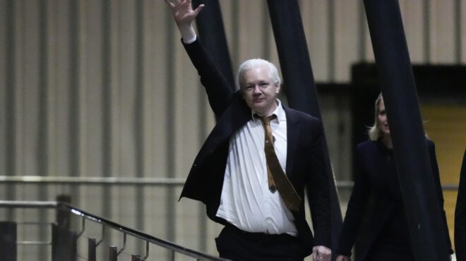 τζούλιαν-ασάνζ-ο-ιδρυτής-του-wikileaks-θα-μιλή-563237767