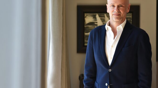 στο-τιμόνι-του-ιοβε-ο-γιάννης-ρέτσος-563231656