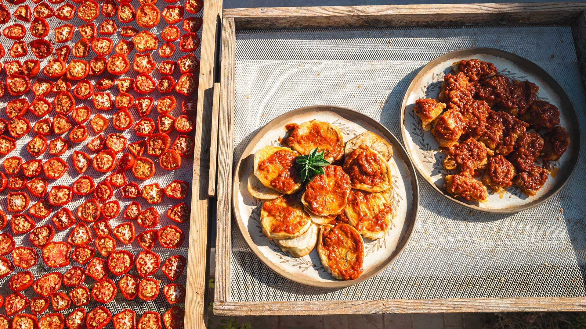 Μια Σαντορινιά μάς μαγειρεύει τις παλιές συνταγές του νησιού όπως τις έμαθε από τη μαμά και τη γιαγιά της-2