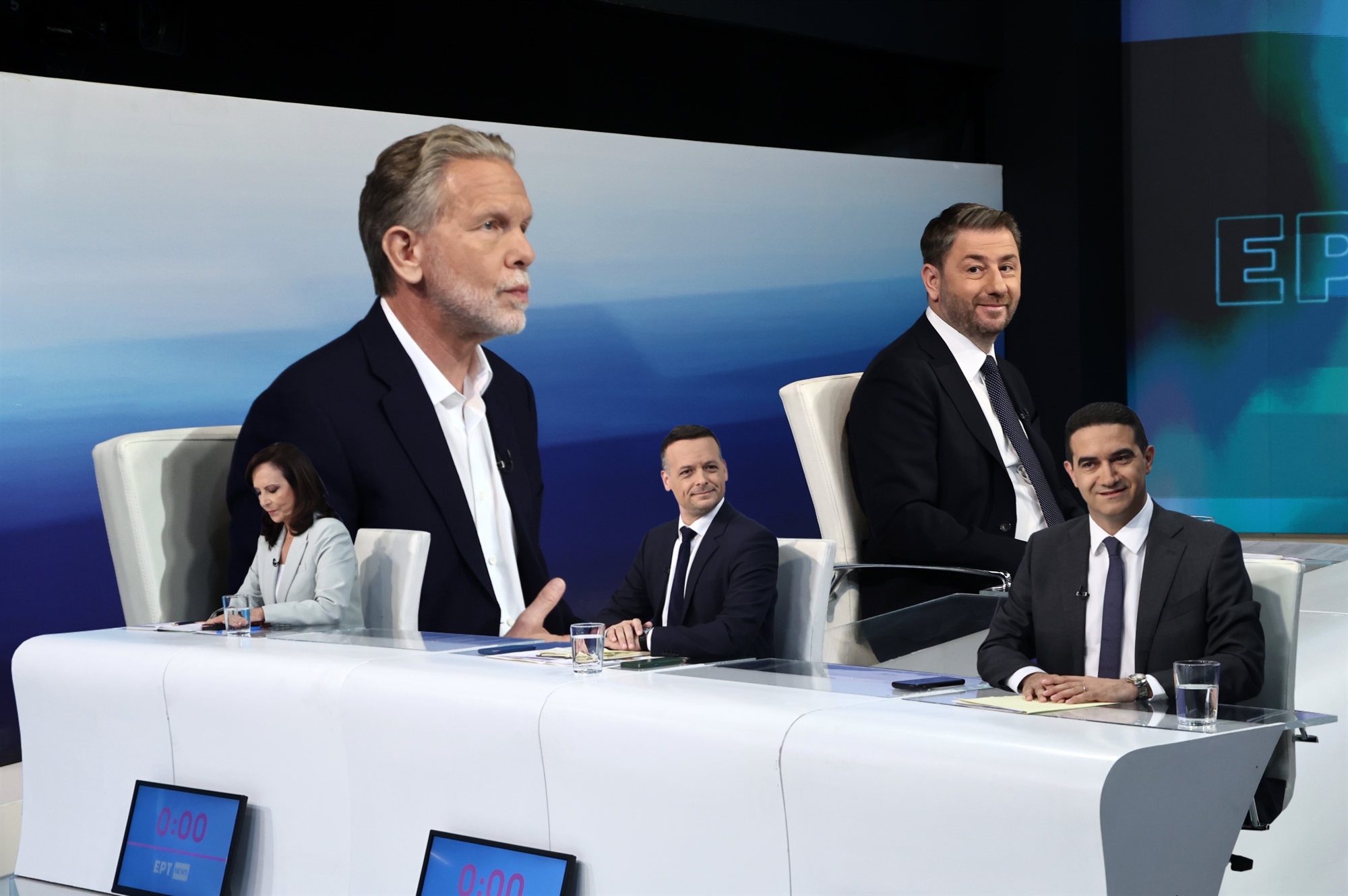 Το ντιμπέιτ της εσωστρέφειας-1