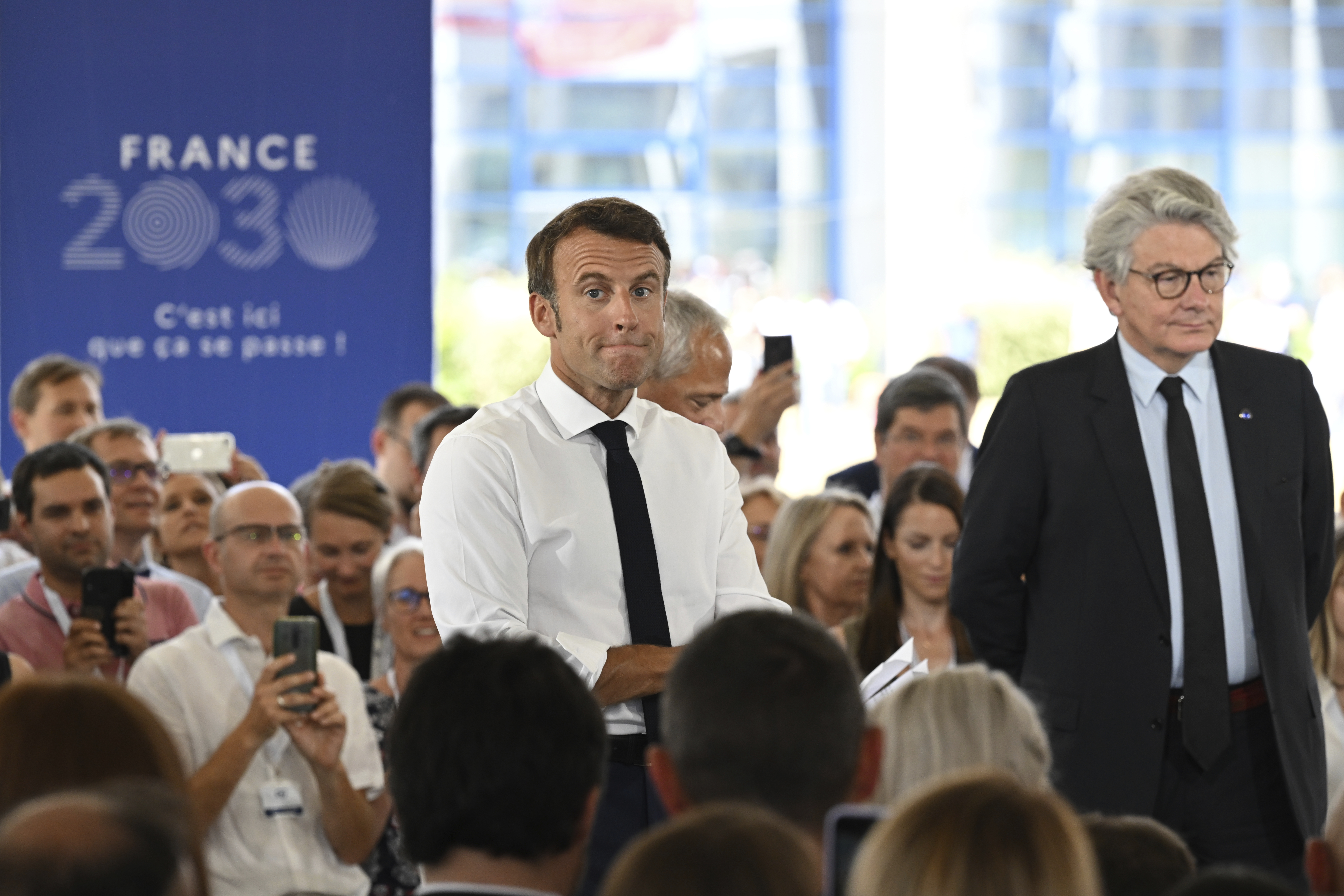 Politico: Πώς ο Μακρόν απέφυγε (προς το παρόν) τον πολιτικό θάνατο-2