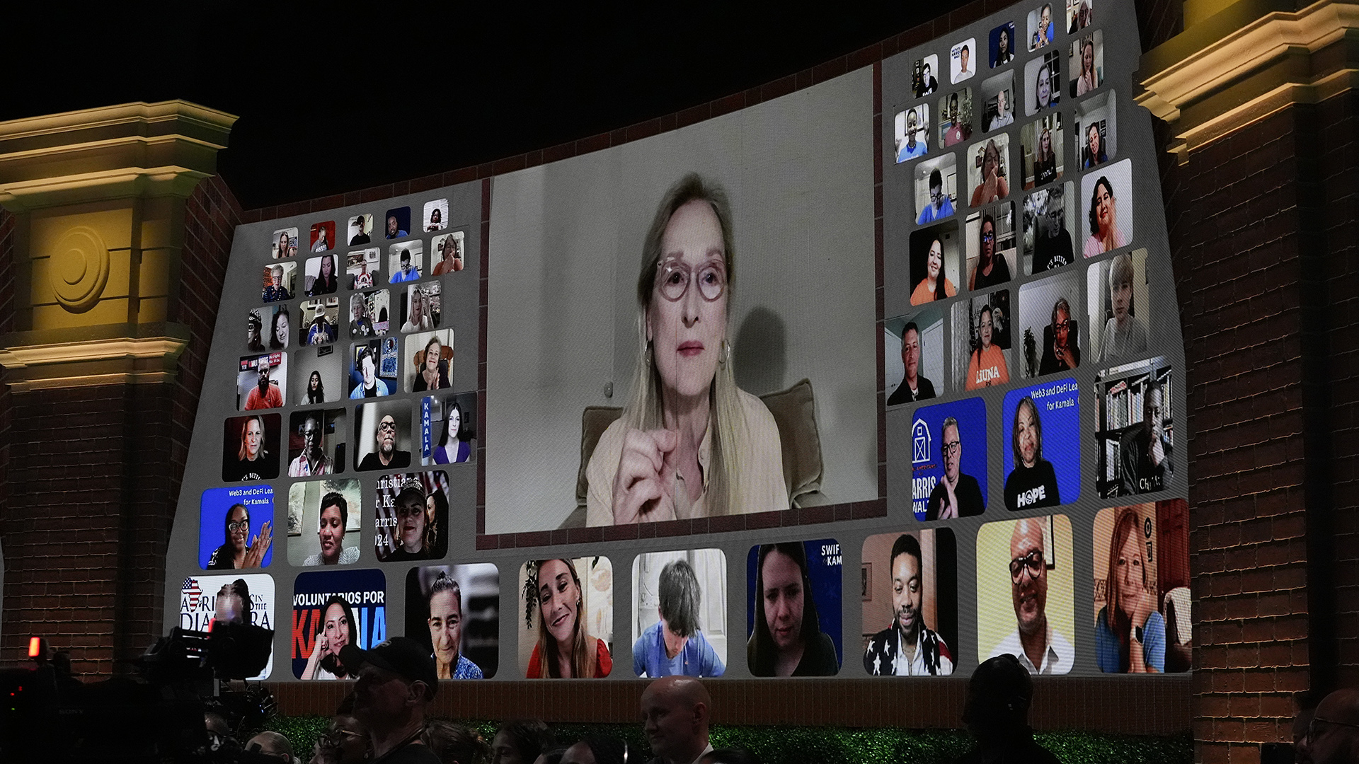 «Unite for America»: Οταν η Κάμαλα Χάρις συνάντησε την Οπρα Γουίνφρεϊ-3