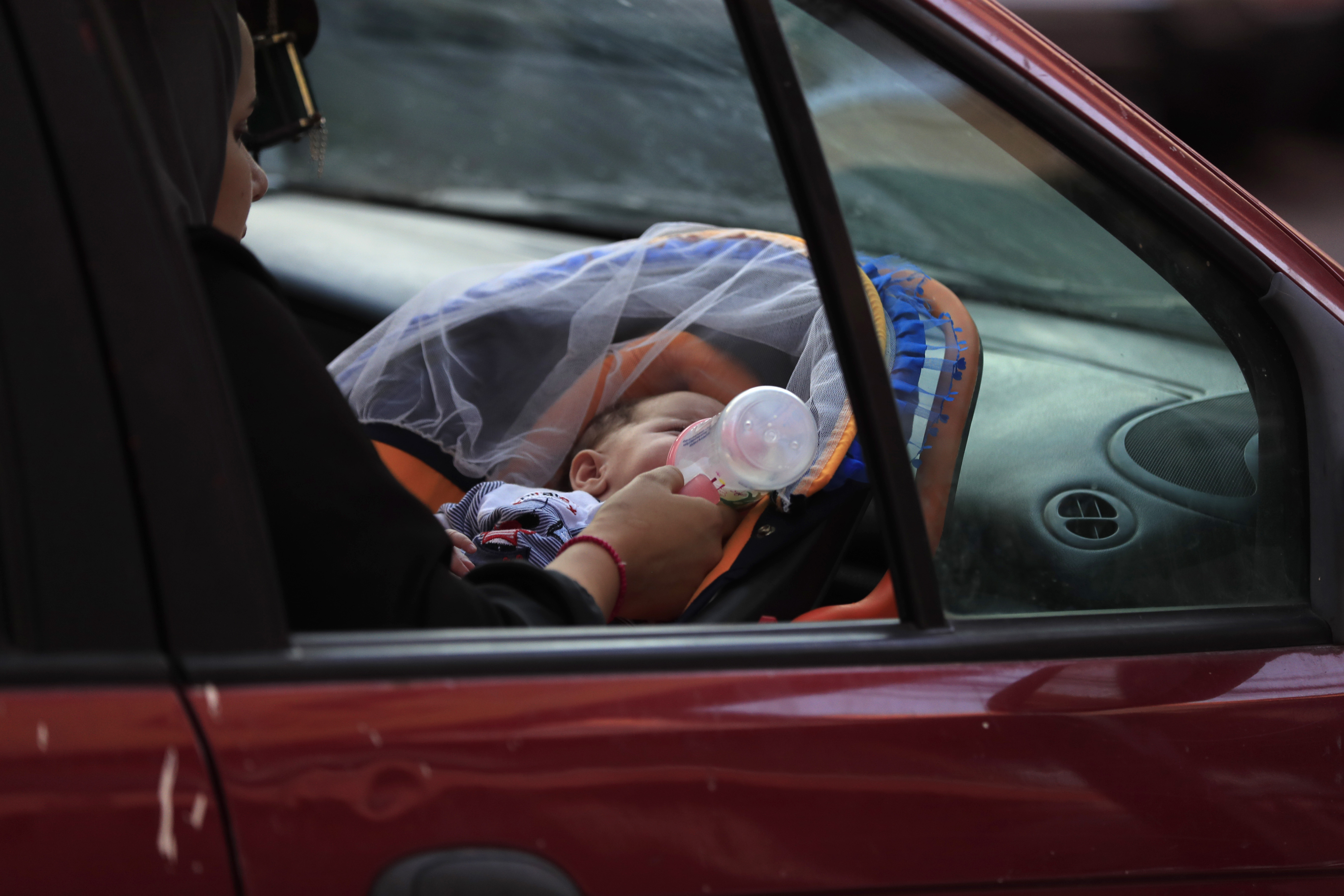 Λίβανος: Εικόνες της μαζικής φυγής αμάχων από τον Νότο – Παιδιά στοιβαγμένα σε οχήματα-2