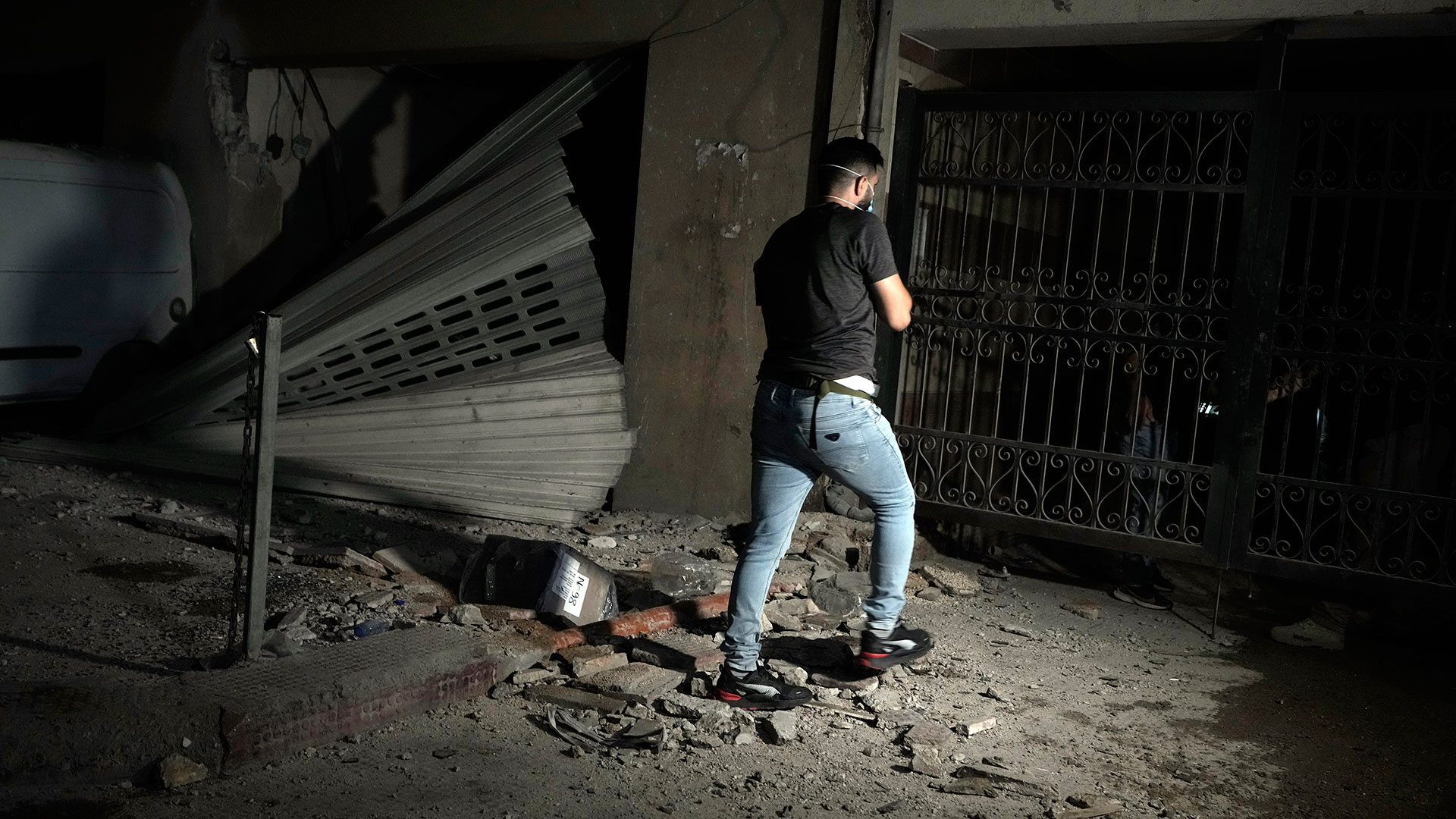 Ο Λίβανος μετρά πληγές, το Ισραήλ ετοιμάζεται για νέο σφυροκόπημα-6