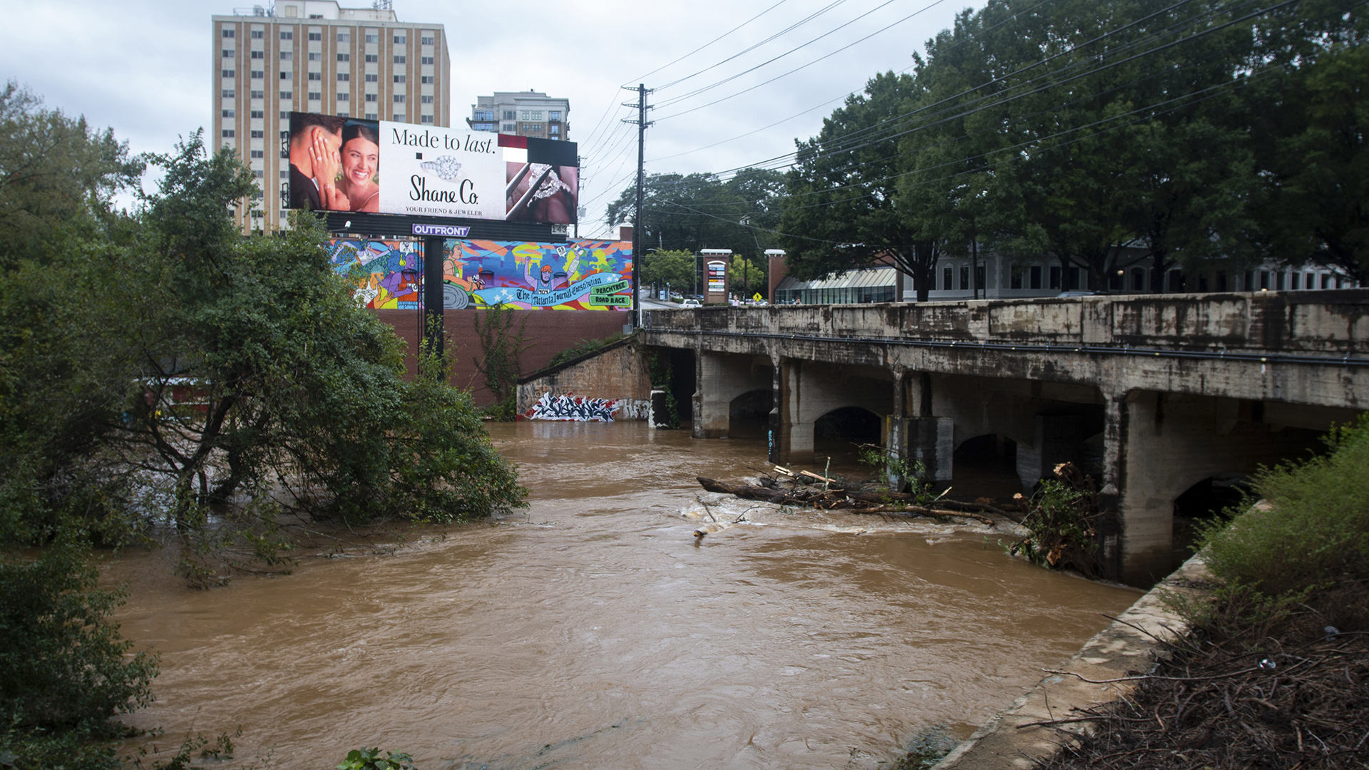 ΗΠΑ: 44 νεκροί από το πέρασμα του τυφώνα Ελίν – Εικόνες καταστροφής-1