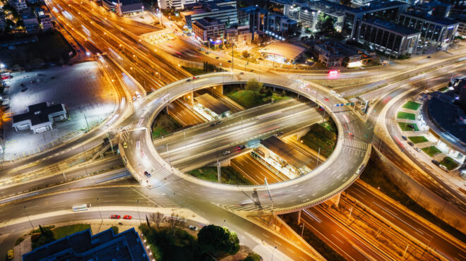 τρέχουν-να-κλείσουν-το-κενό-στην-αττ-563216209