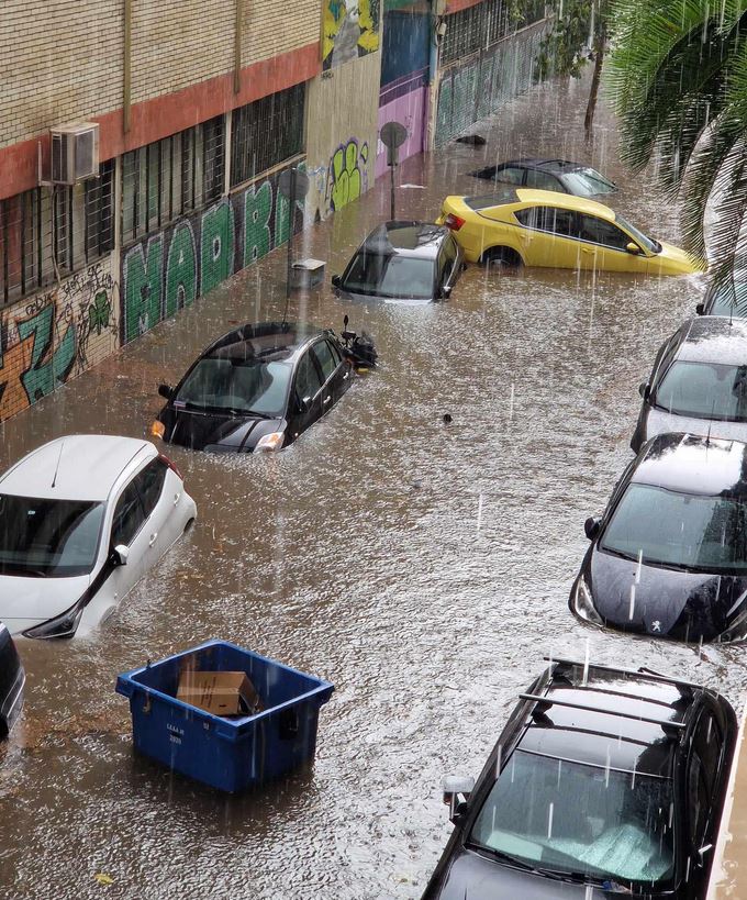 Κακοκαιρία «Atena»: Ισχυρές καταιγίδες στην Αθήνα – Προβλήματα σε δρόμους-3