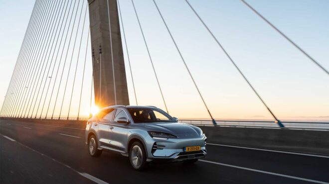 η-μετωπική-του-μασκ-με-τον-μr-byd-563241052