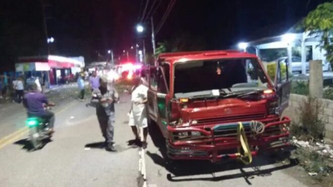 δομινικανή-δημοκρατία-φορτηγό-πέφτε-563198950