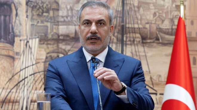 σκληρή-γραμμή-από-την-αγκυρα-στο-κυπρι-563200639