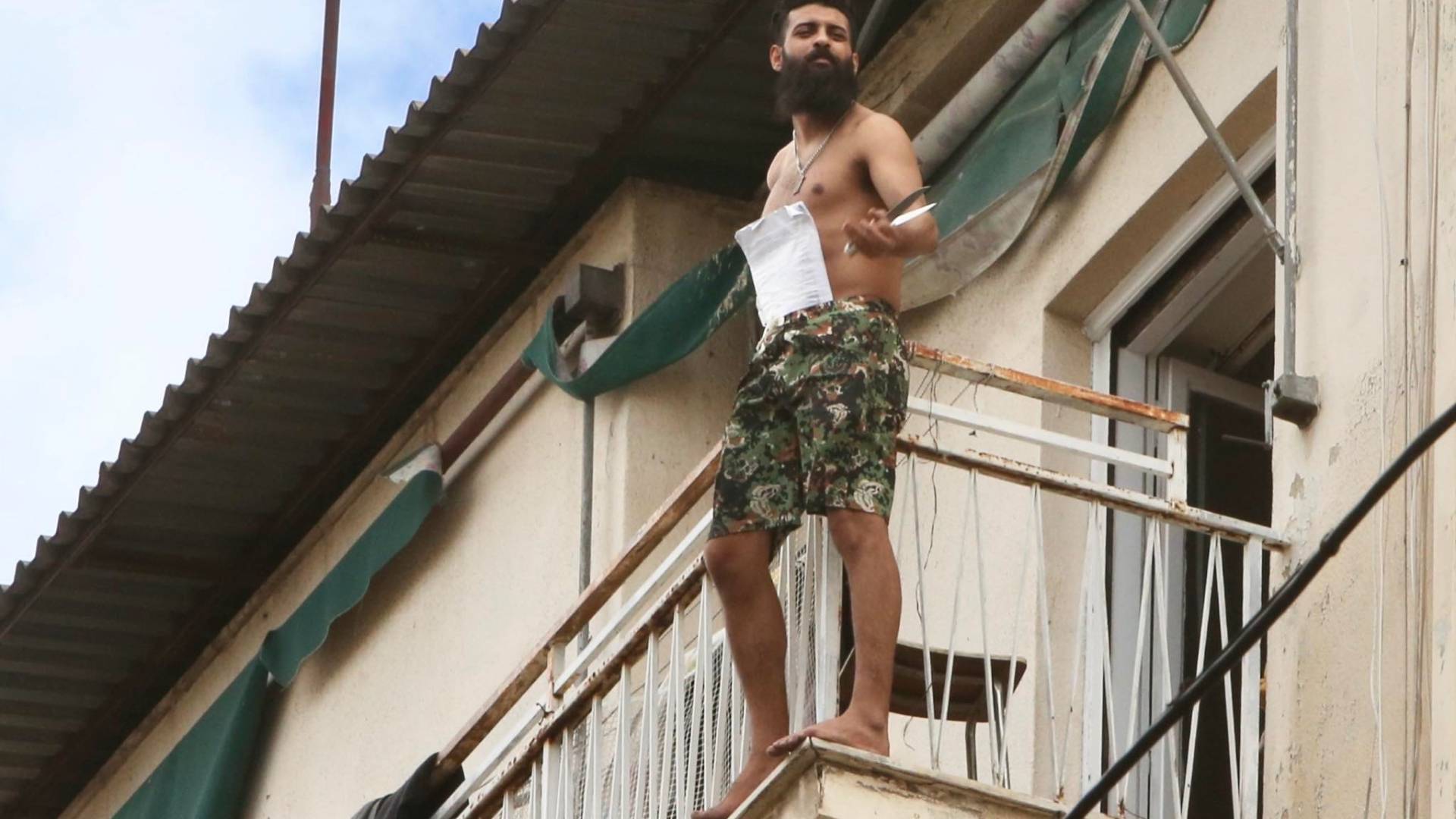 Συναγερμός στην Αχαρνών – Ανδρας απειλεί να προκαλέσει έκρηξη με φιάλη υγραερίου-1