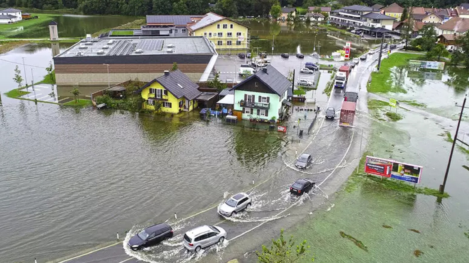 Ιταλία: Υπερχείλιση ποταμού στην Εμίλια Ρομάνια – Νεκρός ένας πυροσβέστης στην Απουλία-1