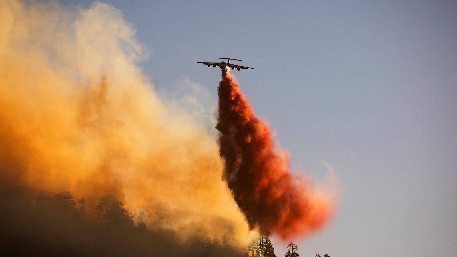 Λος Αντζελες: Πυρκαγιές ζώνουν την πόλη, κάηκαν δεκάδες σπίτια [εικόνες]-4