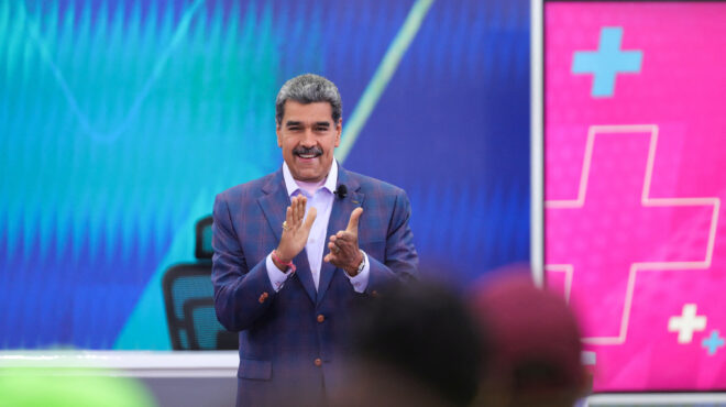 ο-μαδούρο-φέρνει-τα-χριστούγεννα-τον-563202832