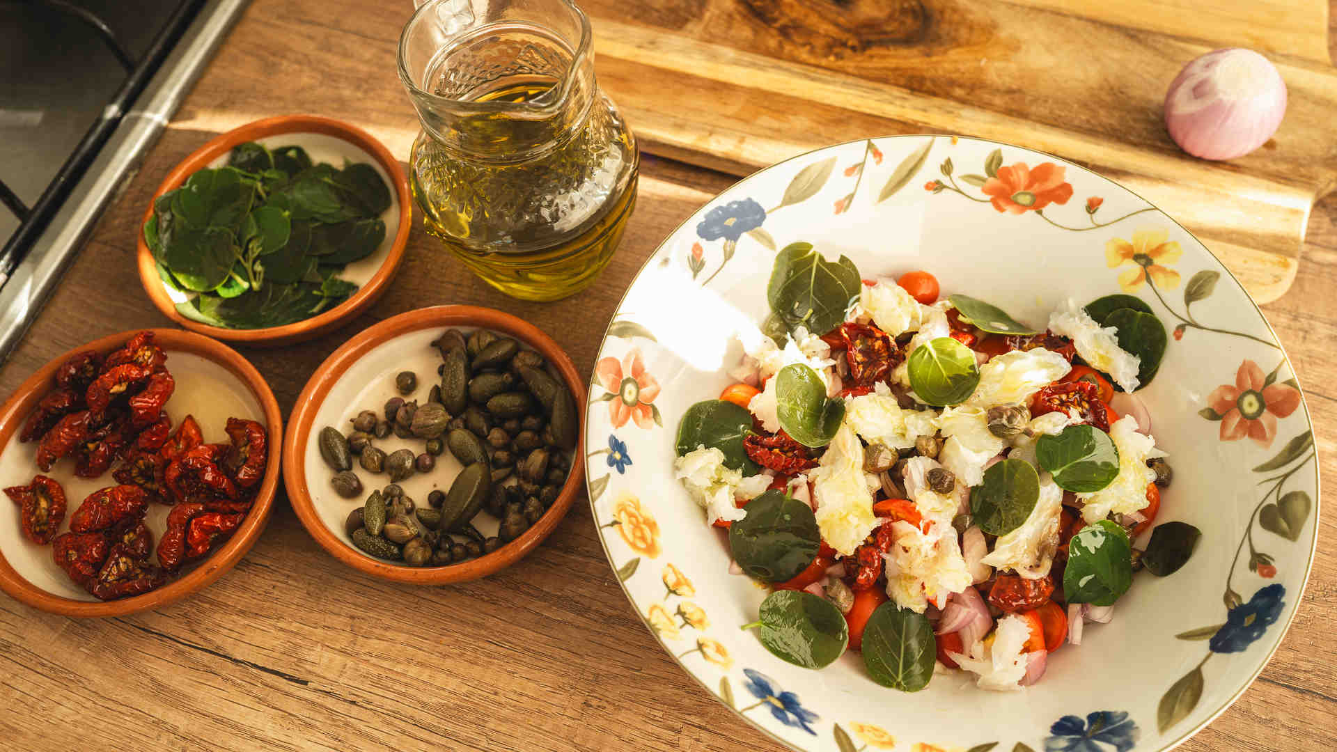 Μια Σαντορινιά μάς μαγειρεύει τις παλιές συνταγές του νησιού όπως τις έμαθε από τη μαμά και τη γιαγιά της-1