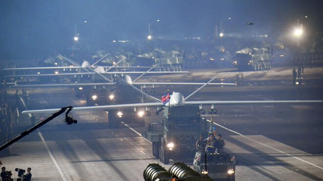 η-βόρεια-κορέα-εκτοξεύει-ομοβροντία-β-563225950