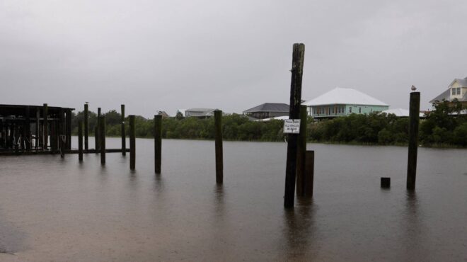 ηπα-η-τροπική-καταιγίδα-φρανσίν-σφυ-563216608