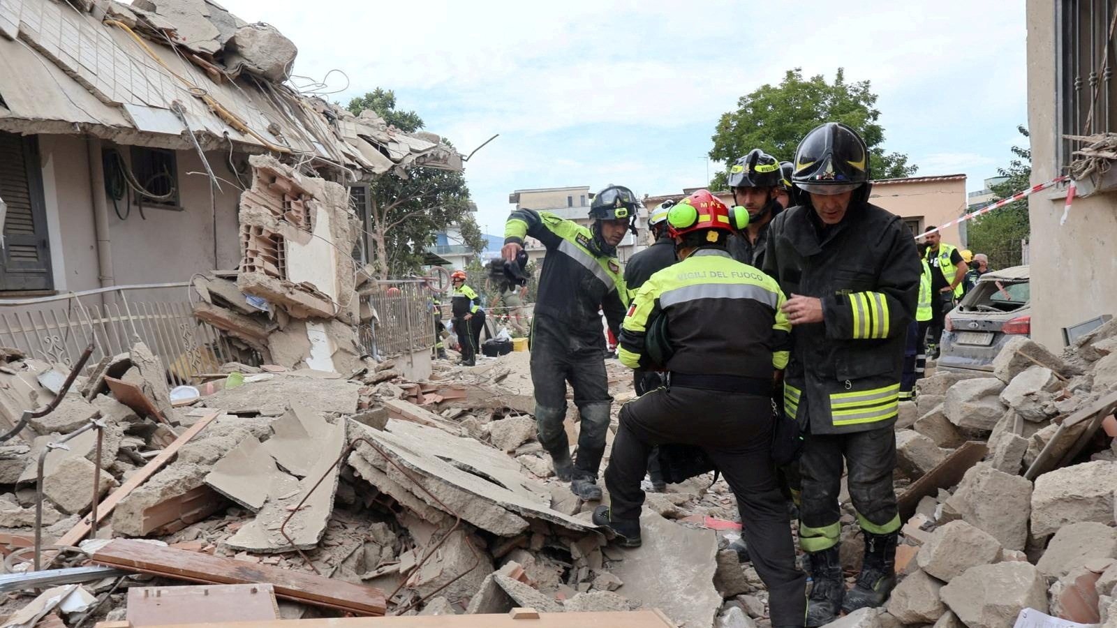 Ιταλία: Τέσσερις οι νεκροί από την κατάρρευση κτιρίου στο Σαβιάνο-1