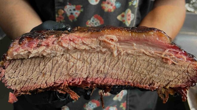 όπως-παλιά-για-καπνιστά-κρέατα-στην-κο-563221309