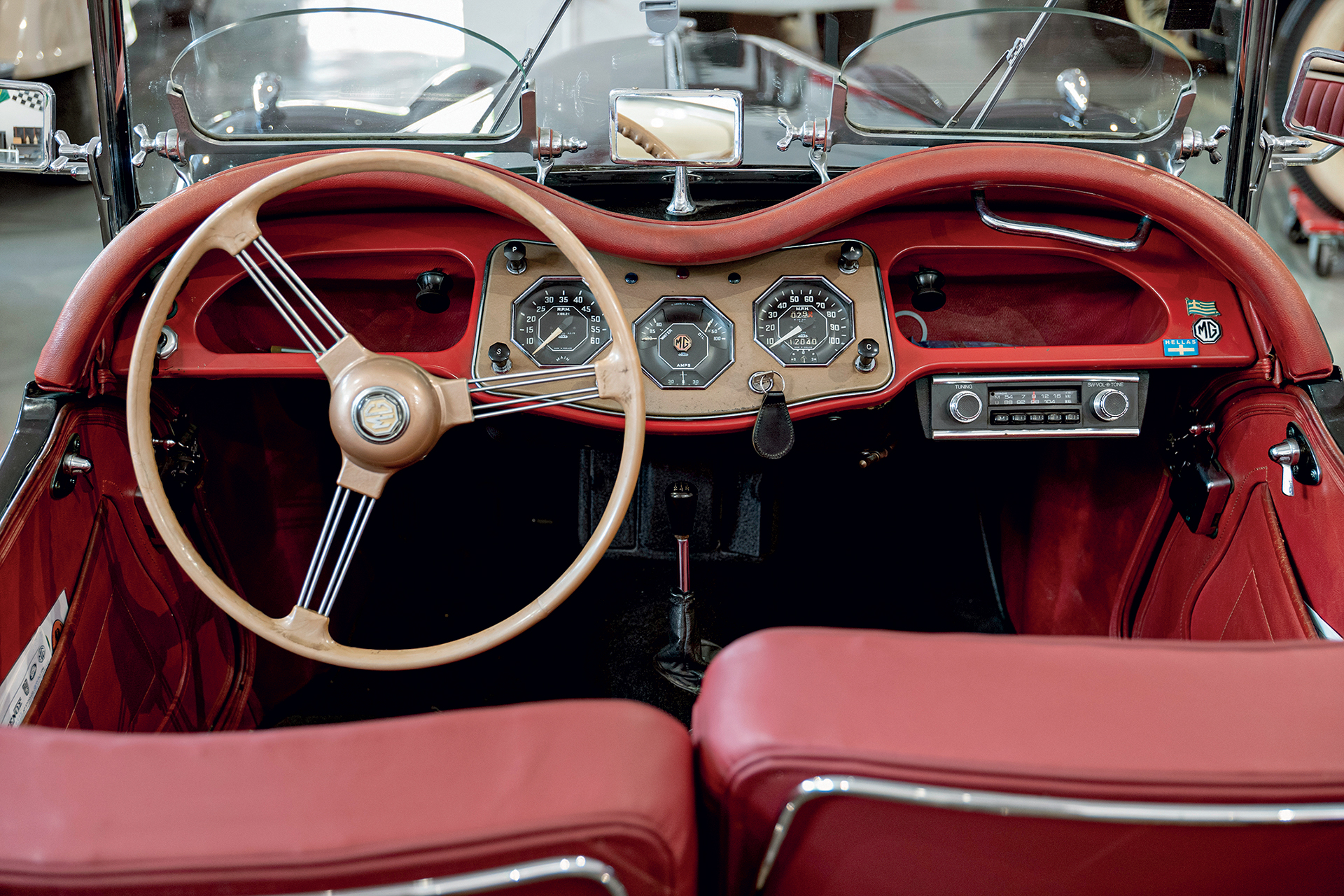 Στο γκαράζ του πιο επίμονου συλλέκτη κλασικών αυτοκινήτων-5