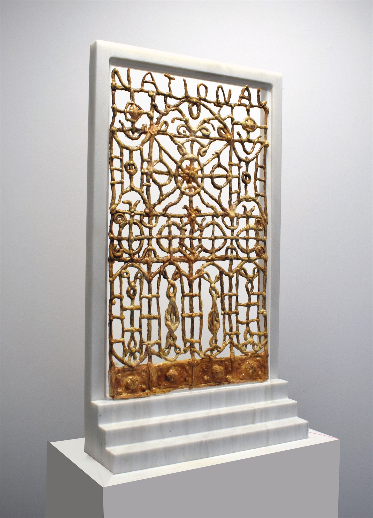 Art Athina 2024: Προσοχή στον πολύχρωμο πολυέλαιο-2