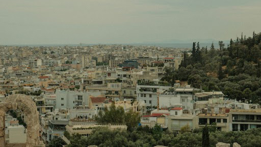 στοιχειωμένα-σπίτια-γείτονες-σε-ομ-563205358