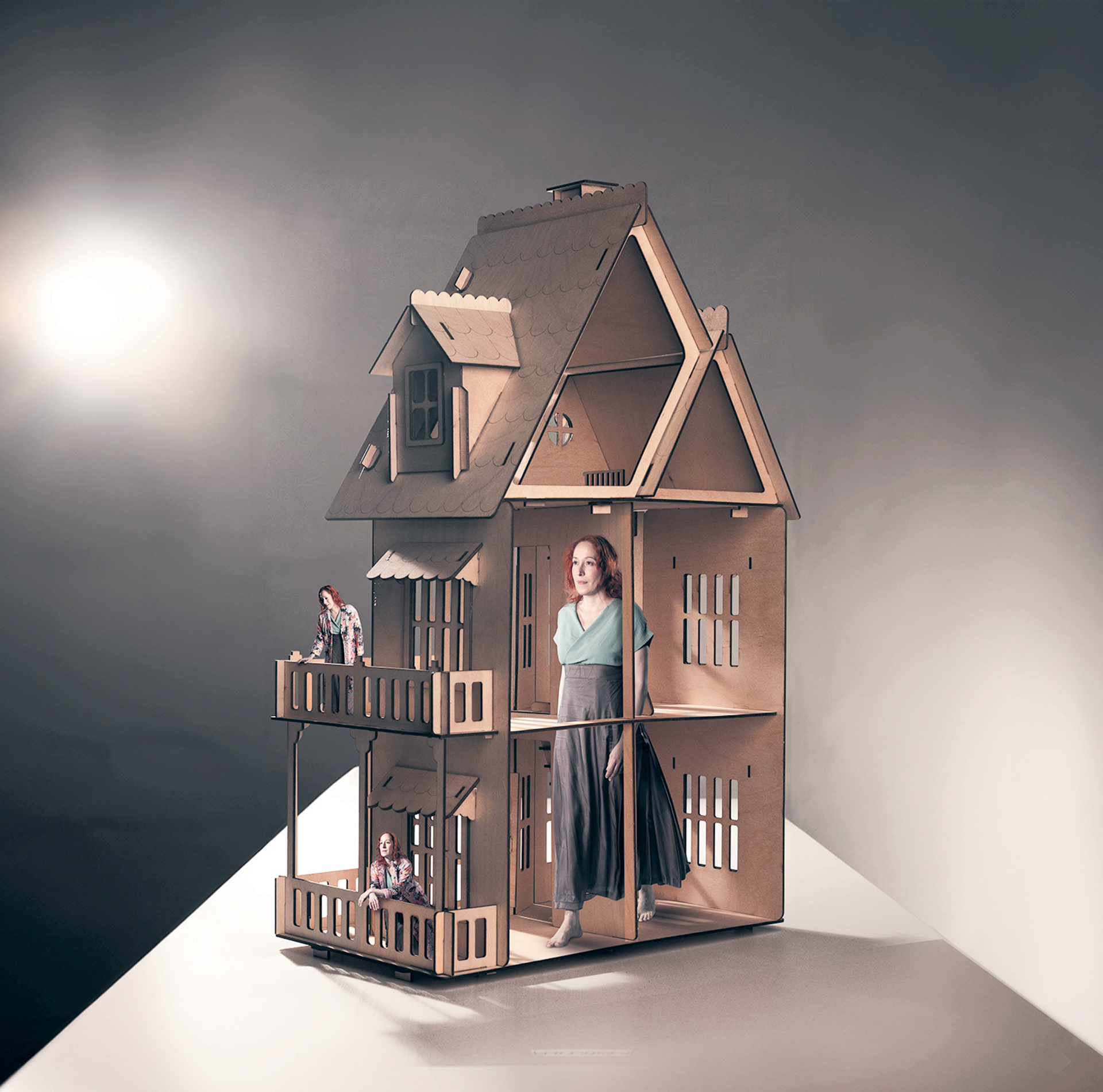 Στοιχειωμένες ζωές, ολοζώντανοι ρόλοι-1