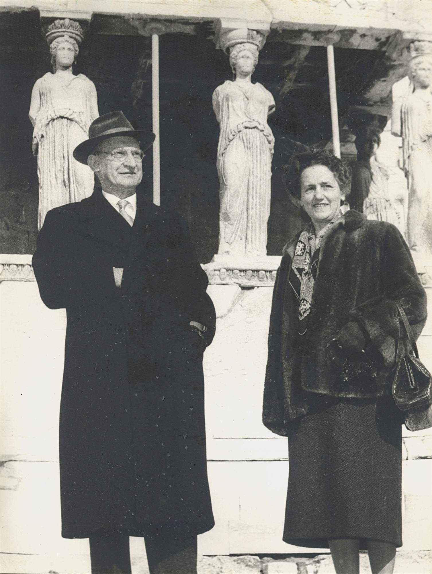 Τα αρχαία δώρα του Παπάγου: Το αττικό αγγείο και το χρυσό περιδέραιο-3