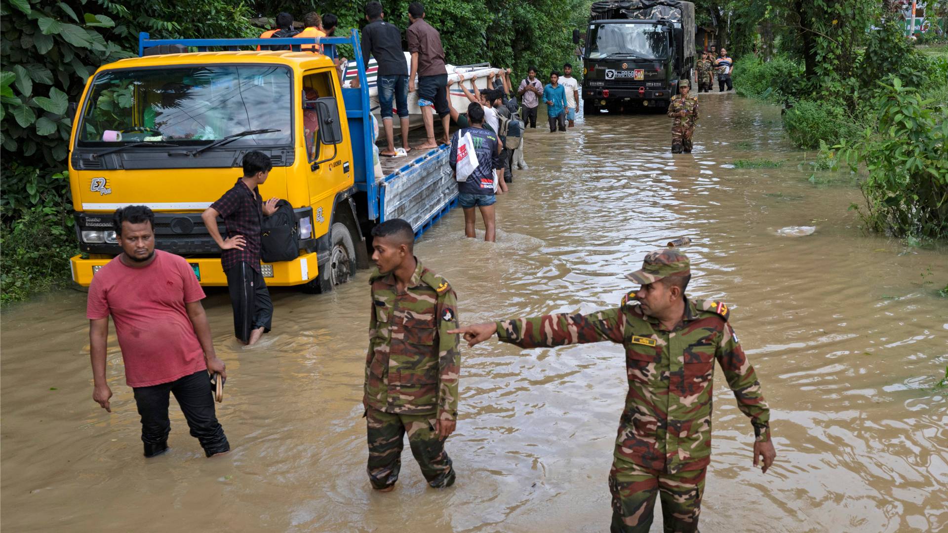 Μπανγκλαντές: 71 νεκροί από τις πλημμύρες, φόβος για ξέσπασμα ασθενειών-1