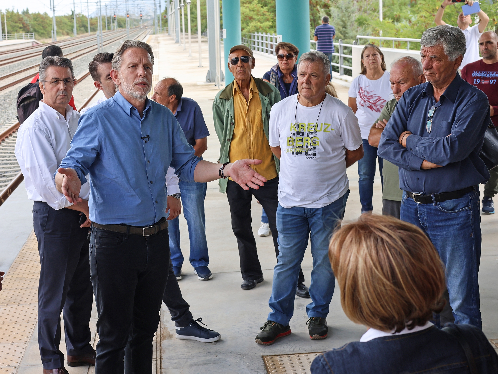 Ολα είναι δρόμος (και καφενεία)-8