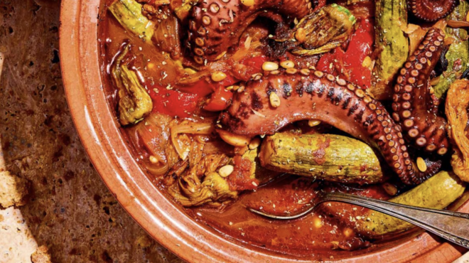 χταπόδι-πλακί-με-κολοκυθάκια-από-τη-μά-563216422