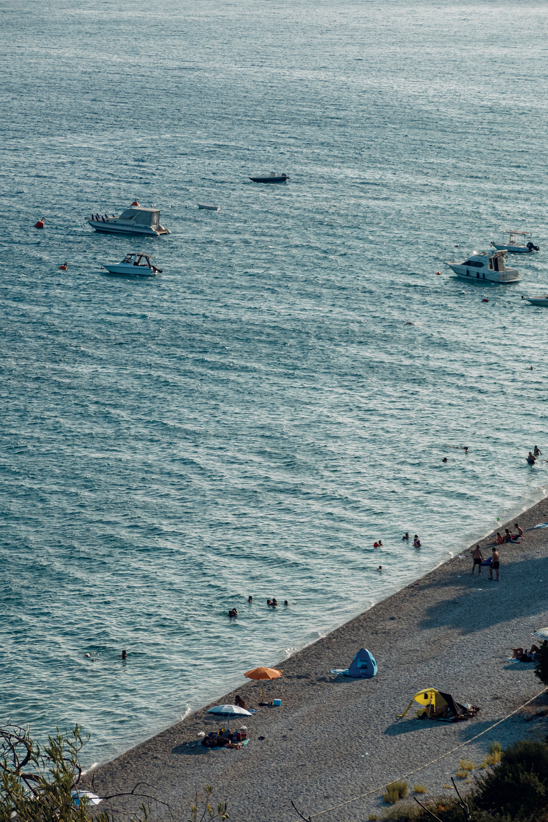 Μία ώρα από τη Αθήνα με τον Προαστιακό, για τα τελευταία μπάνια της σεζόν-1