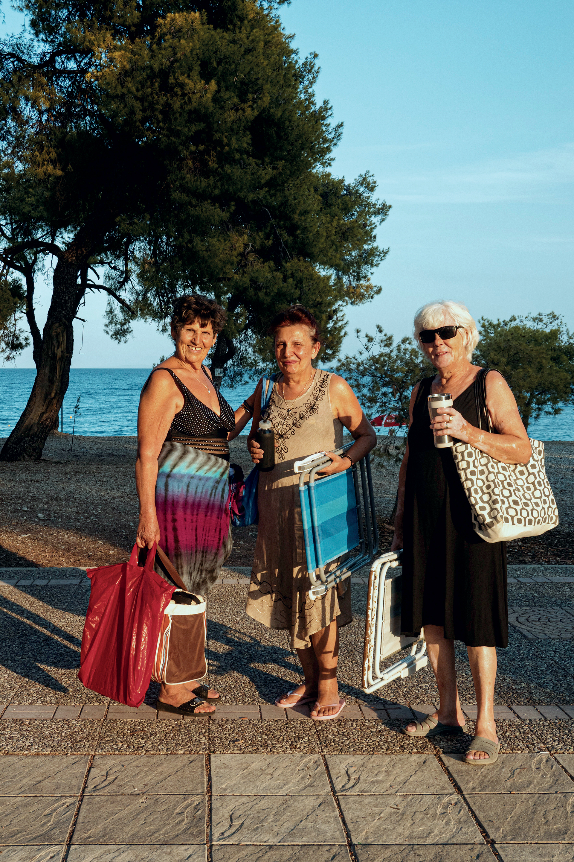 Μία ώρα από τη Αθήνα με τον Προαστιακό, για τα τελευταία μπάνια της σεζόν-2