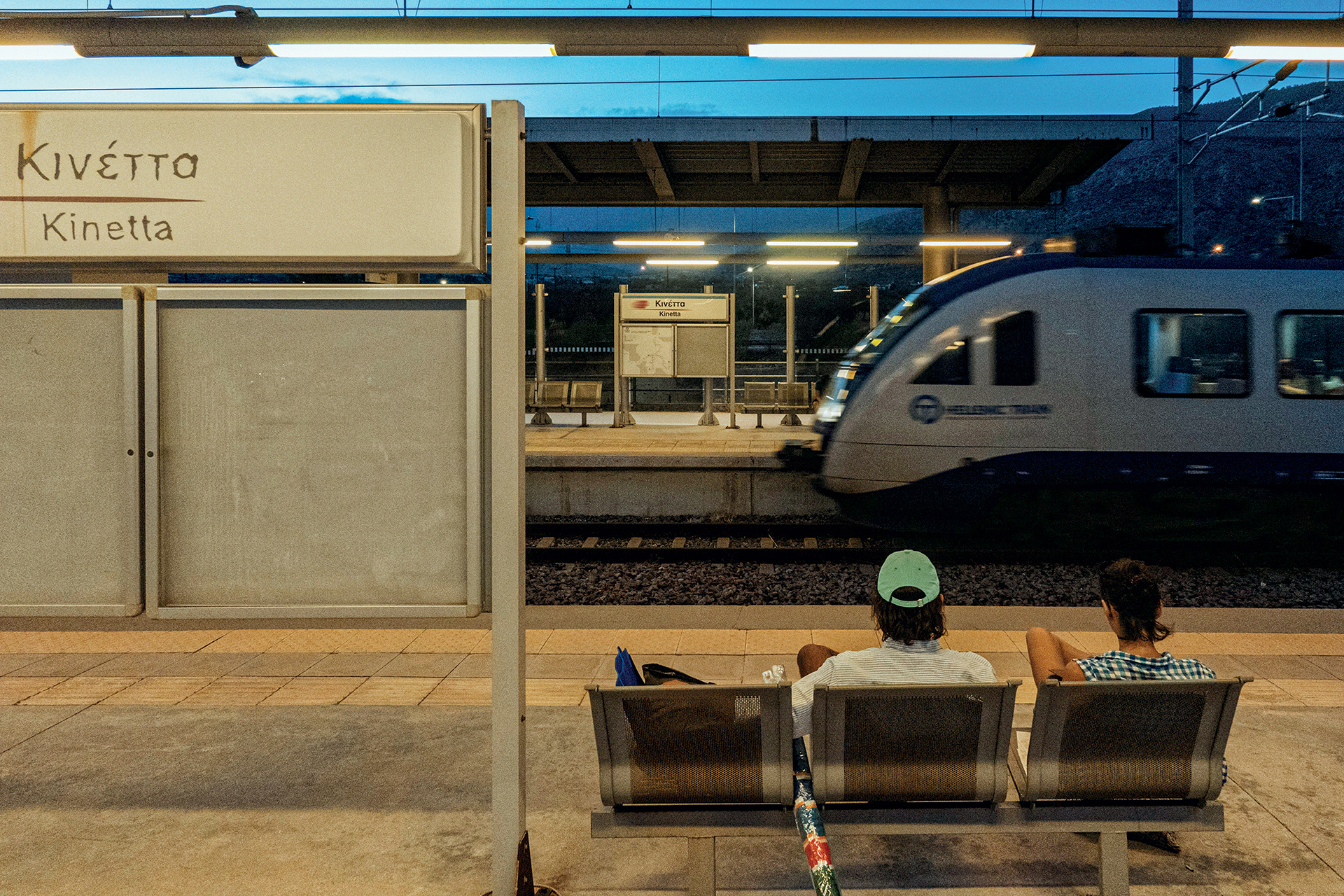 Μία ώρα από τη Αθήνα με τον Προαστιακό, για τα τελευταία μπάνια της σεζόν-6