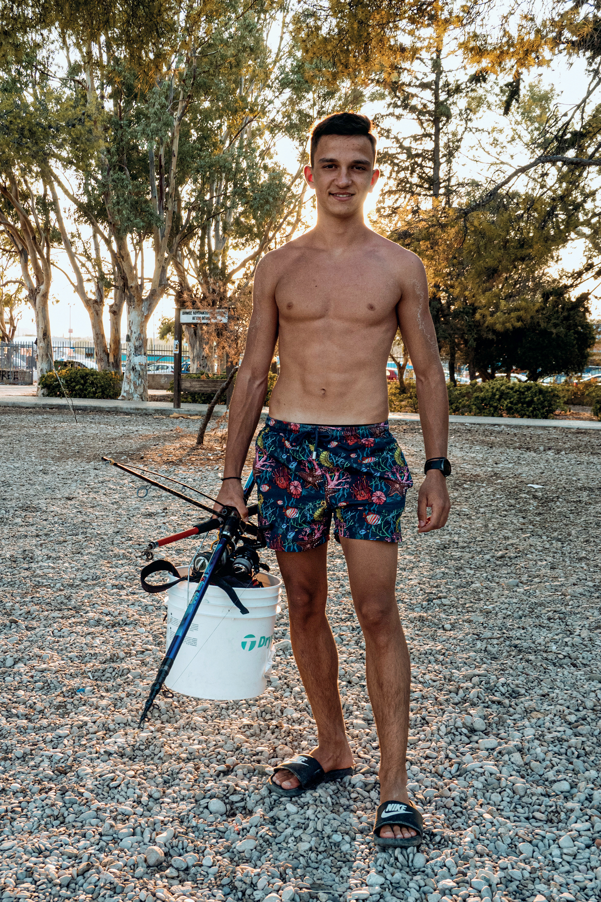 Μία ώρα από τη Αθήνα με τον Προαστιακό, για τα τελευταία μπάνια της σεζόν-7