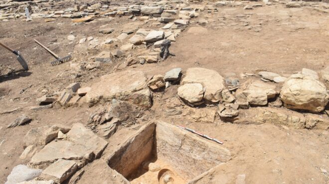 πρωτοκυκλαδικός-ασύλητος-τάφος-στο-δ-563200168