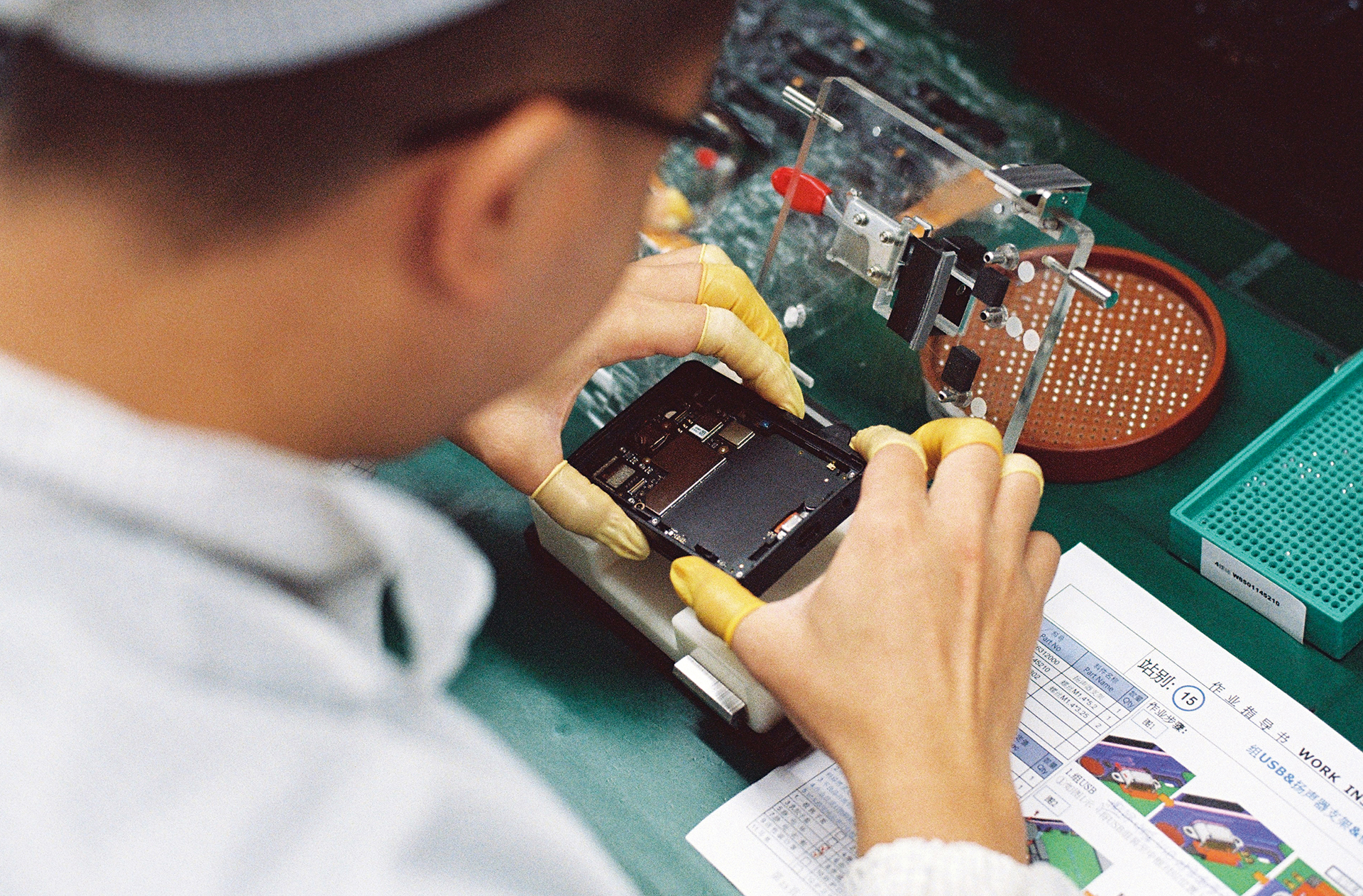 Ετσι φτιάξαμε το «χαζό» smartphone-3