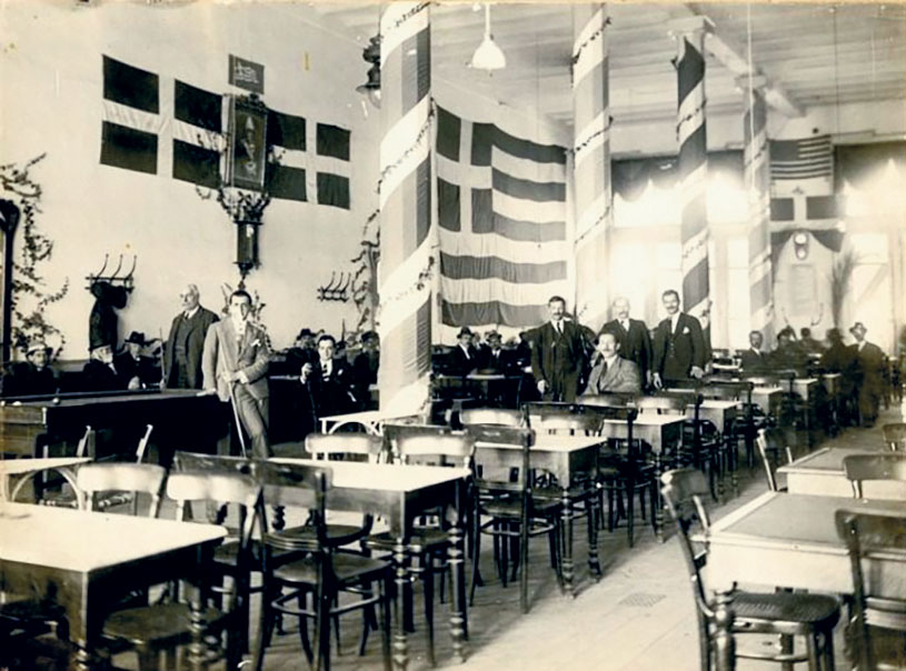 «Πανελλήνιον»: Το ιστορικό καφενείο της Μυτιλήνης ζωντανεύει μέσα από την τέχνη-2