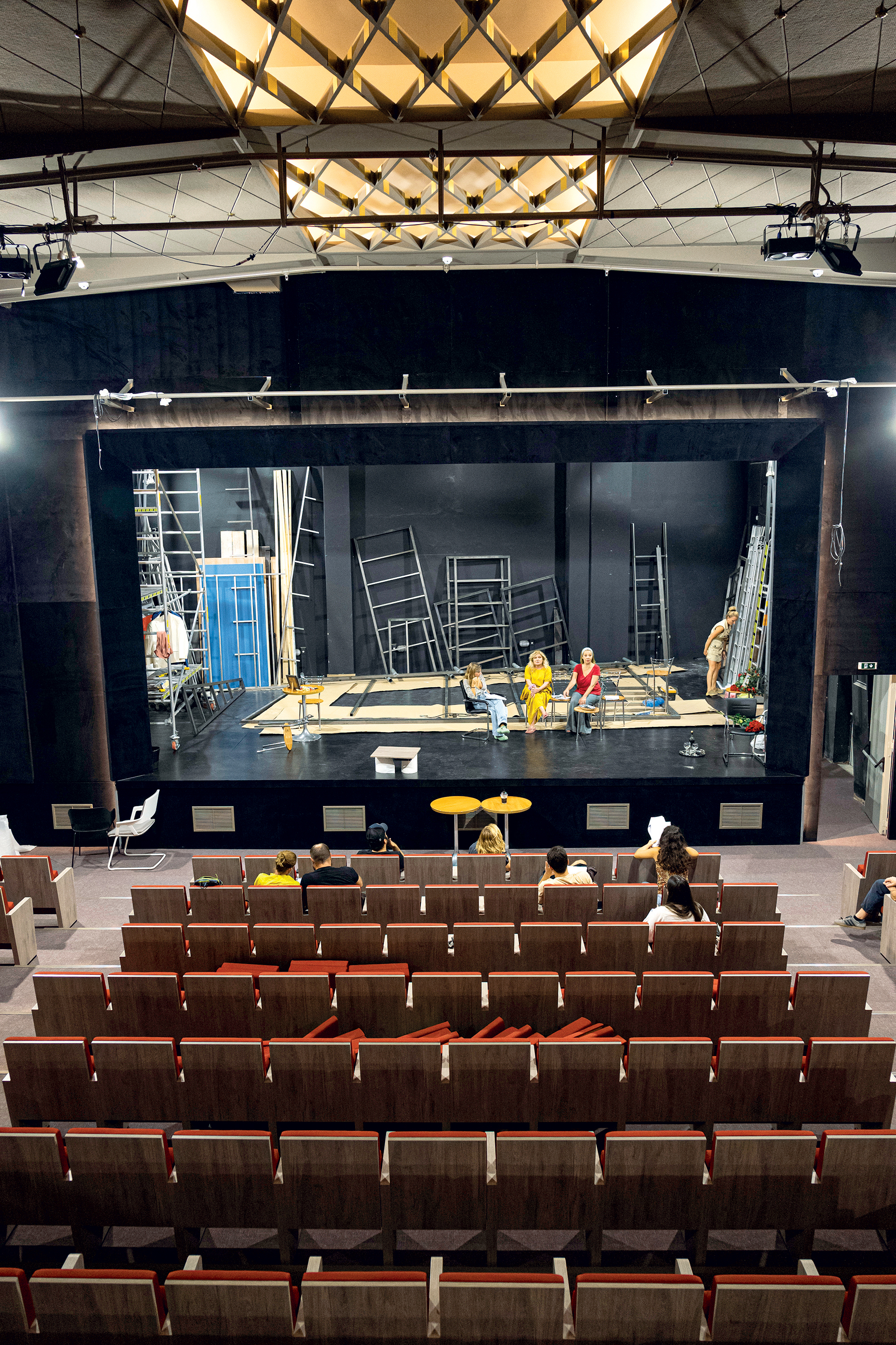 Μία βόλτα στο Πτι Παλαί, το ιστορικό σινεμά που ανοίγει ξανά ως θέατρο-5