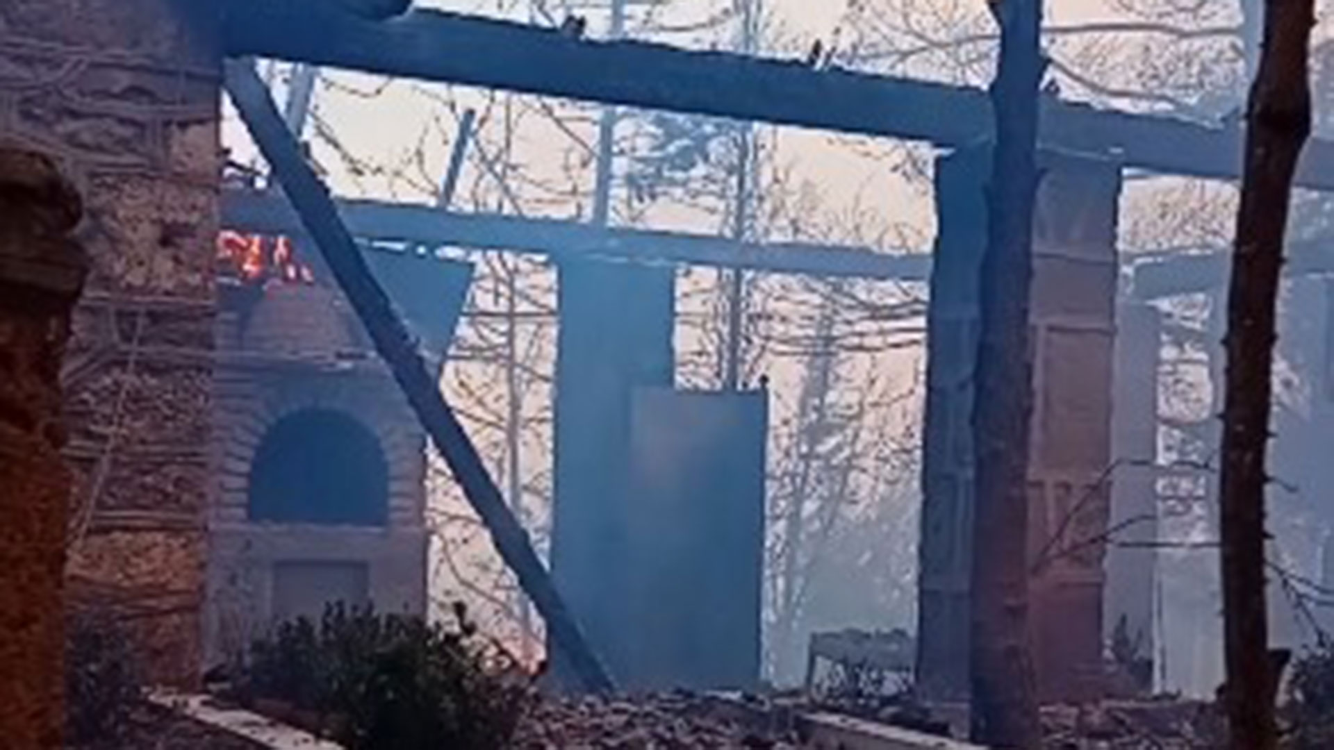 Φωτιά στην Κορινθία: Ζημιές σε ιστορική εκκλησία στη Ζάχολη-1