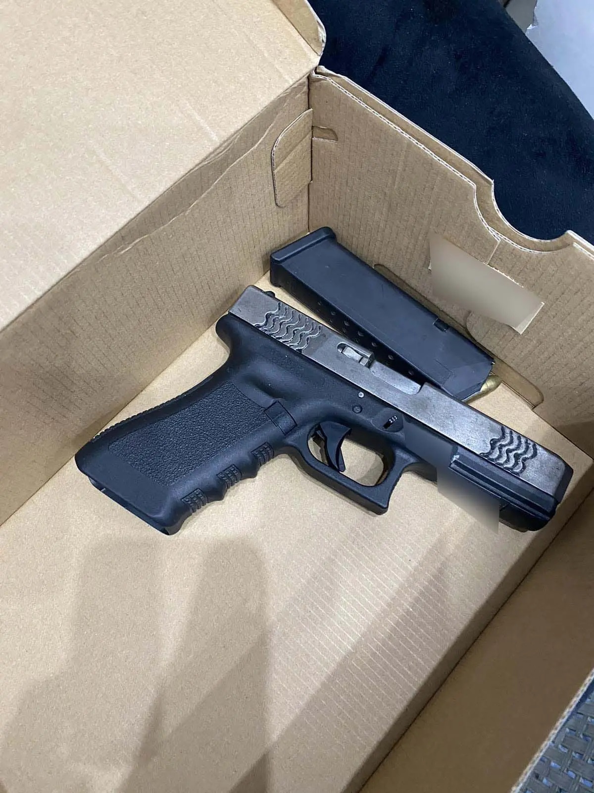 EΛ.ΑΣ.: Μεγάλη επιχείρηση σε καταυλισμό Ρομά στη Φυλή – Βρέθηκαν όπλα, σφαίρες και λίρες (βίντεο)-5