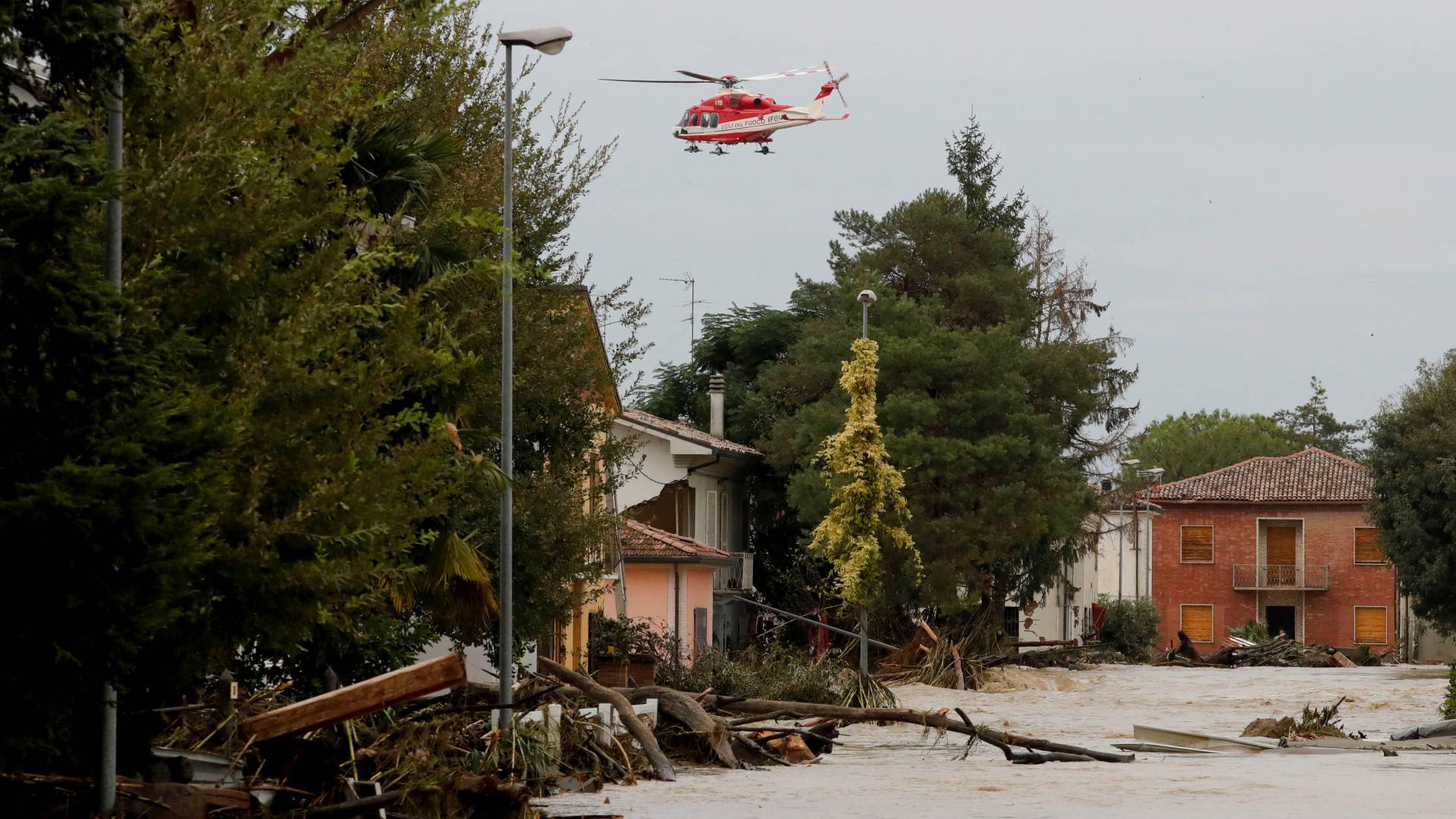 Ιταλία: Εκκενώσεις κατοικιών λόγω πλημμυρών από την κακοκαιρία – Δύο αγνοούμενοι-1