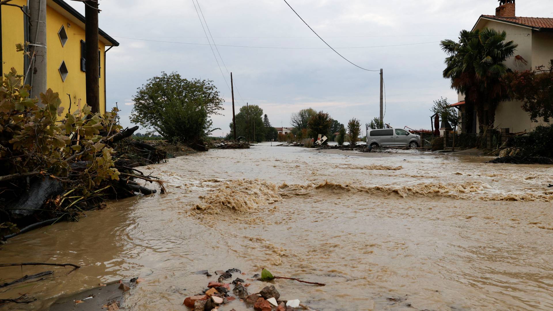 Ιταλία: Εκκενώσεις κατοικιών λόγω πλημμυρών από την κακοκαιρία – Δύο αγνοούμενοι-2