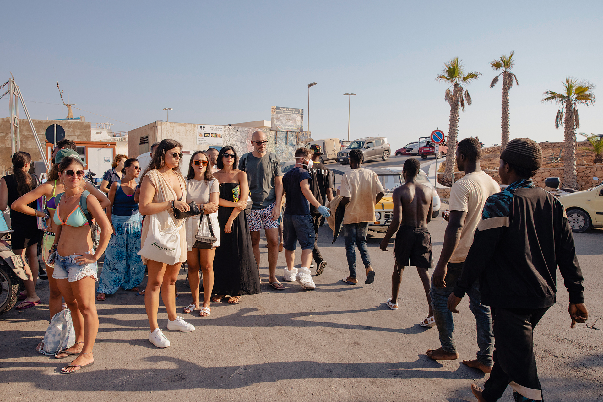 Εκεί που συναντιούνται ο κόσμος των μεταναστών και ο κόσμος των τουριστών-1