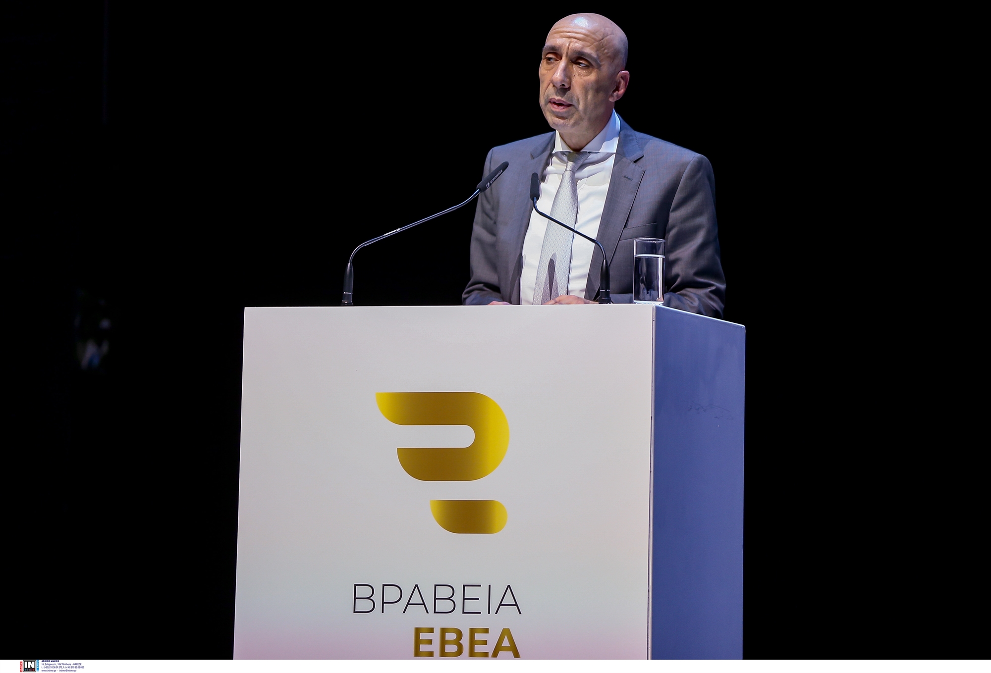 Νέα Δημοκρατία: Συντηρητική κυρία, ετών 50, αναζητεί την ανανέωση-3