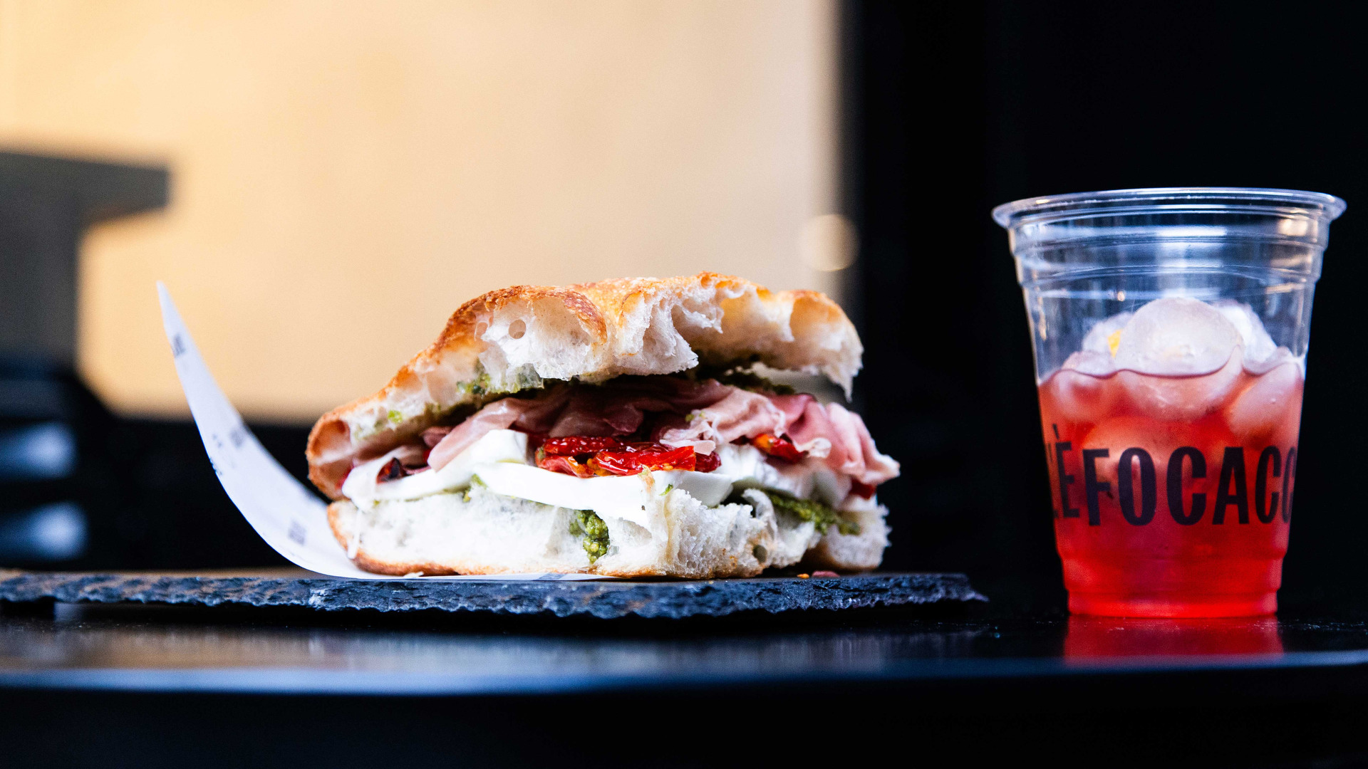 Focacceria Napul’è: σάντουιτς με χειροποίητη φοκάτσια και αραντσίνι από έναν Ναπολιτάνο-1