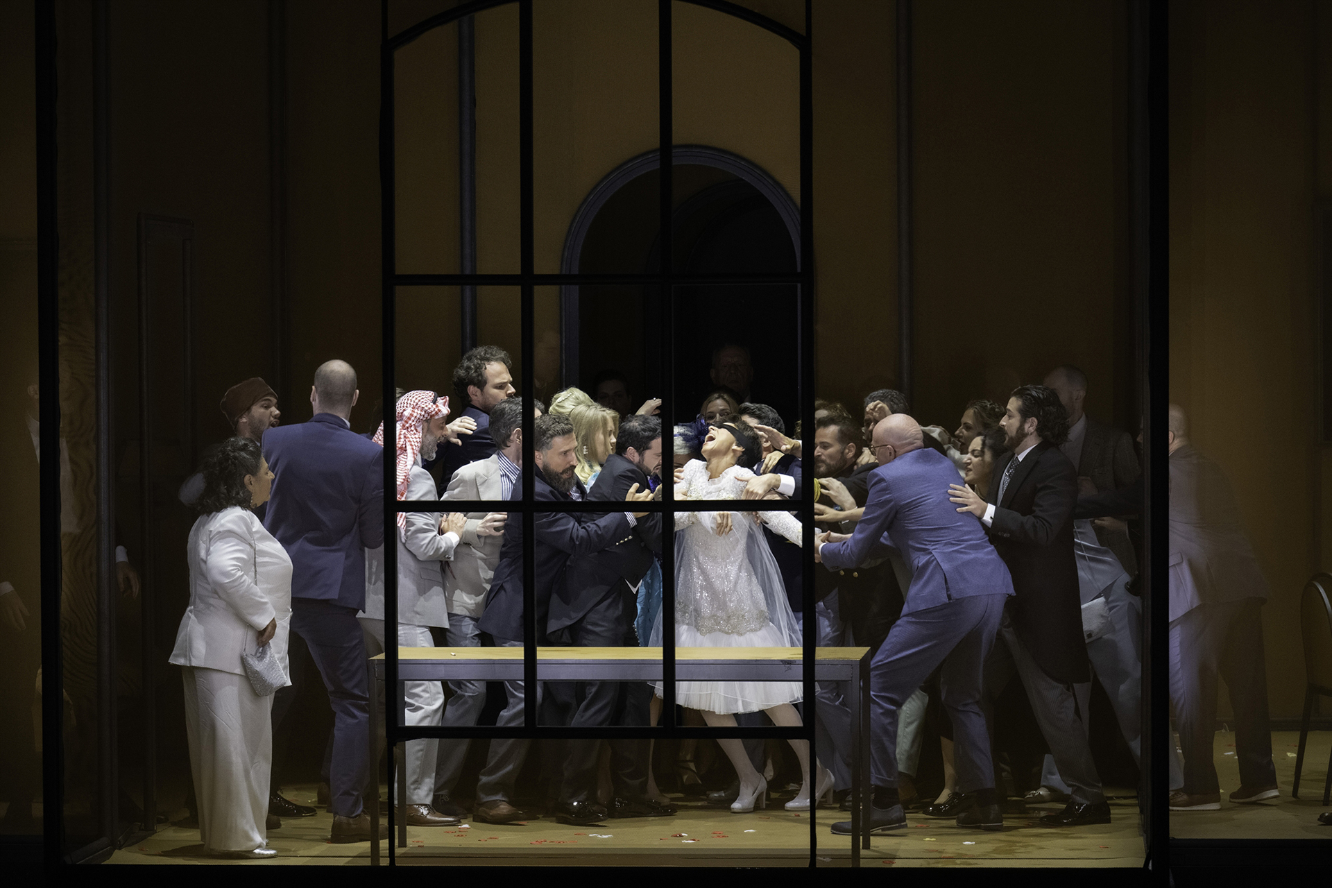 Η μοίρα της Ιφιγένειας έχει συνέχεια-2