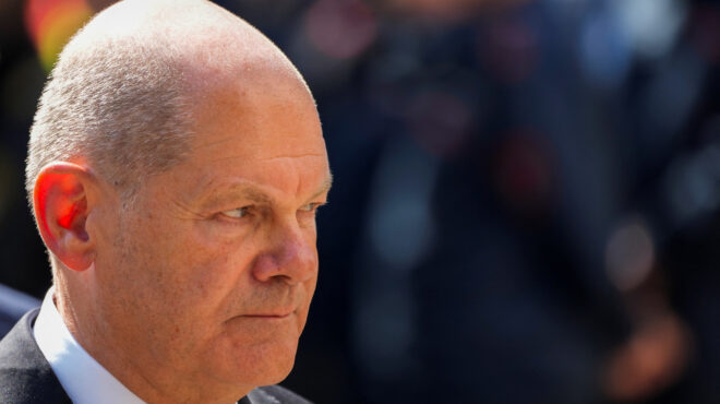 ανήσυχος-ο-σολτς-για-την-άνοδο-της-ακρο-563198917