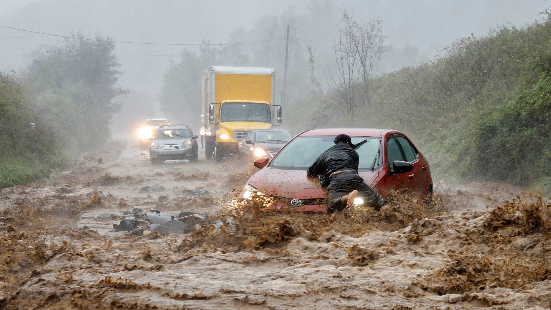 Τυφώνας «Ελένη»: Τουλάχιστον 21 νεκροί – Εκατοντάδες εγκλωβισμένοι, εκατομμύρια χωρίς ρεύμα-1