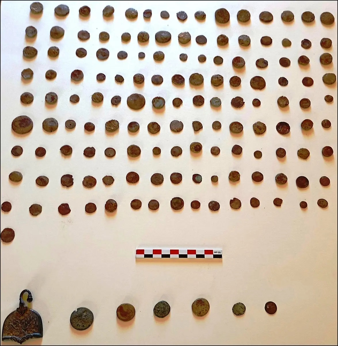 Ημαθία: Εντοπίστηκαν αρχαία αντικείμενα και νομίσματα μεγάλης αξίας – Δύο συλλήψεις-1